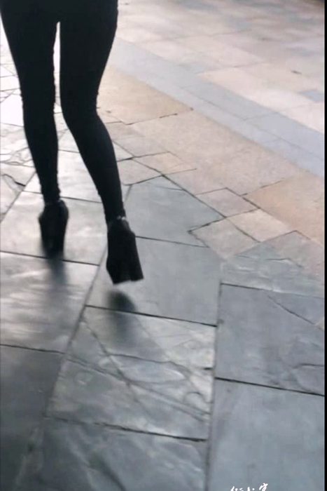 [街拍客视频]jx0692 黑色紧身裤美女身材太性感了！！