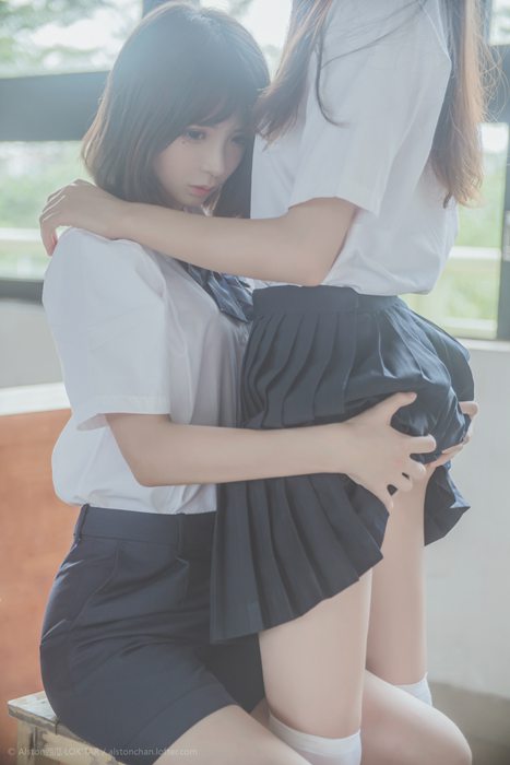 [性感妹子桜桃喵写真]ID0058.百合（桜桃喵&疯猫ss）--性感提示：大奶撕扯娇妻刺激令人心动满眼欲望酥软绵香深陷乳沟蜜桃臀长发披肩高挑人体迷人诱不可